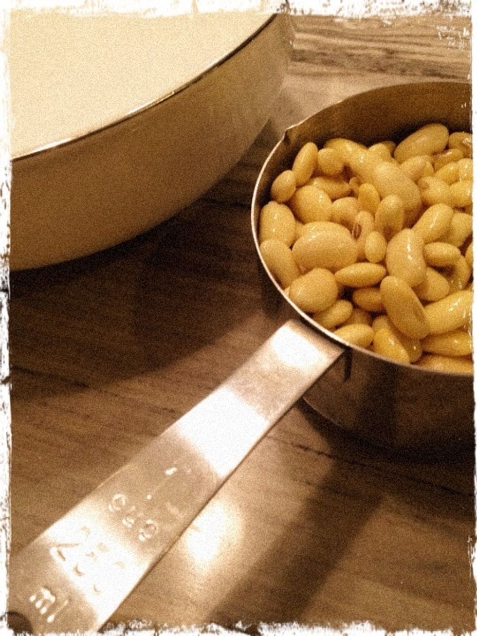 Prepare 2cups (250ml) of soya beans