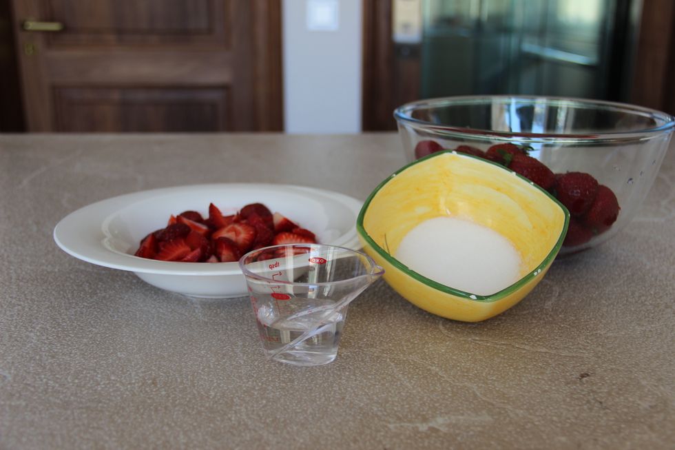 Prepare 30 ml water and 40 grams sugar