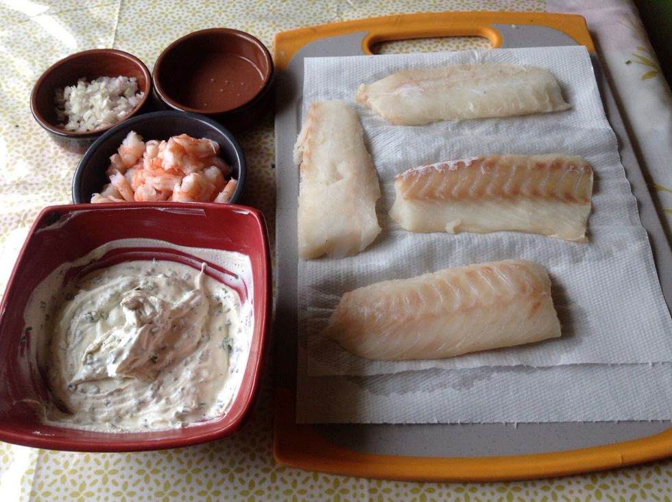 Prepare all ingredients. Mix the ricotta cheese and chives