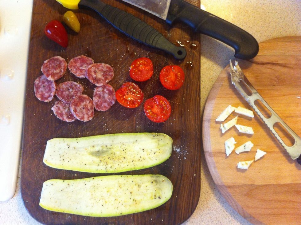 Prepare all ingredients: Vegetable marrow - salt, pepper and oil. Tomatoes - salt and pepper. Sausage - pepper.
