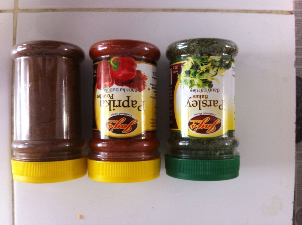 Prepare all the ingredient each one spoon.