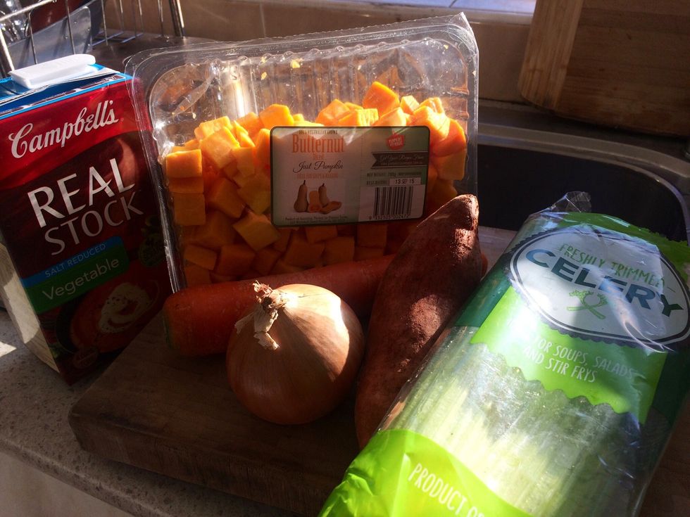 Prepare all the ingredients (forgot to add a carrot in the ingredients)