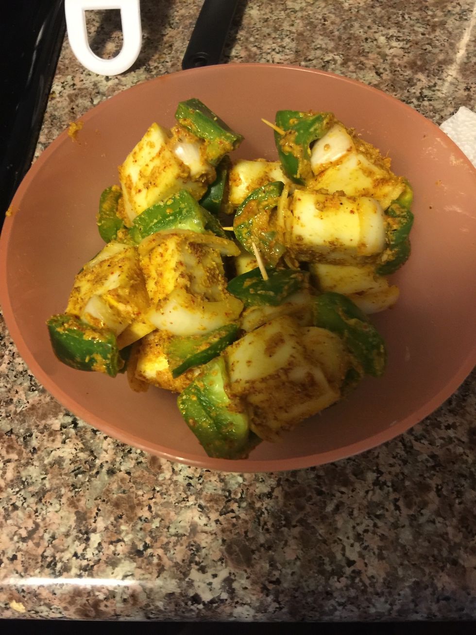 Prepare all the paneer pieces as mentioned. This will ensure that the paneer is held by the pieces of onion and capsicum on both ends.