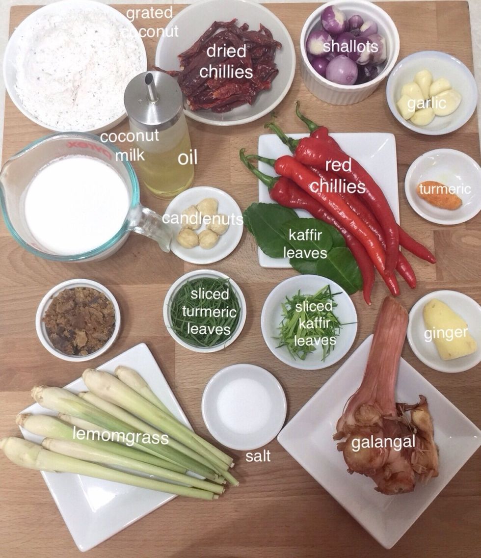 Prepare all the spice (rempah) ingredients needed to make this dish.