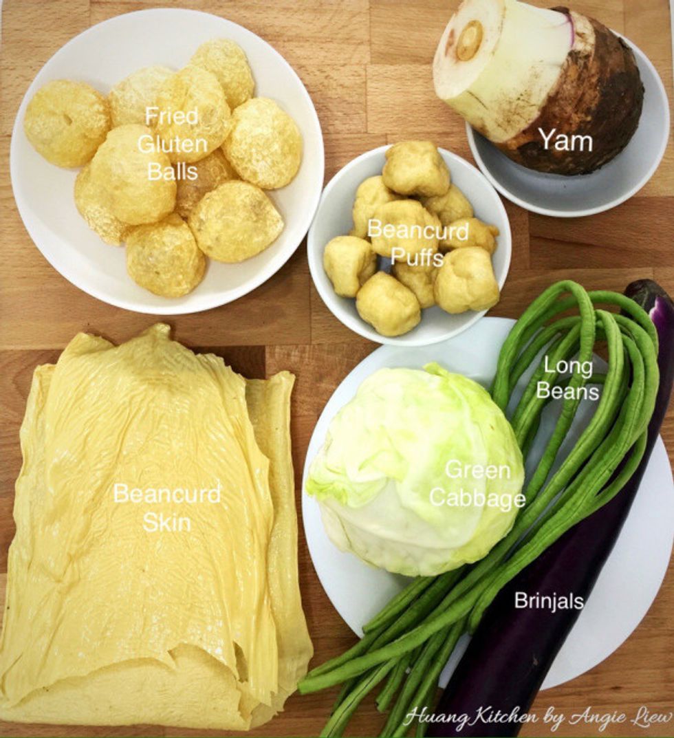 Prepare all the vegetables needed to cook this curry dish.