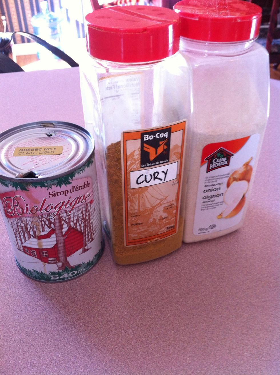 Prepare and had the onion pouder, curry pouder and CANADIAN maple syrup. Another kind of maple sirup will be ok but will be not so good :-))