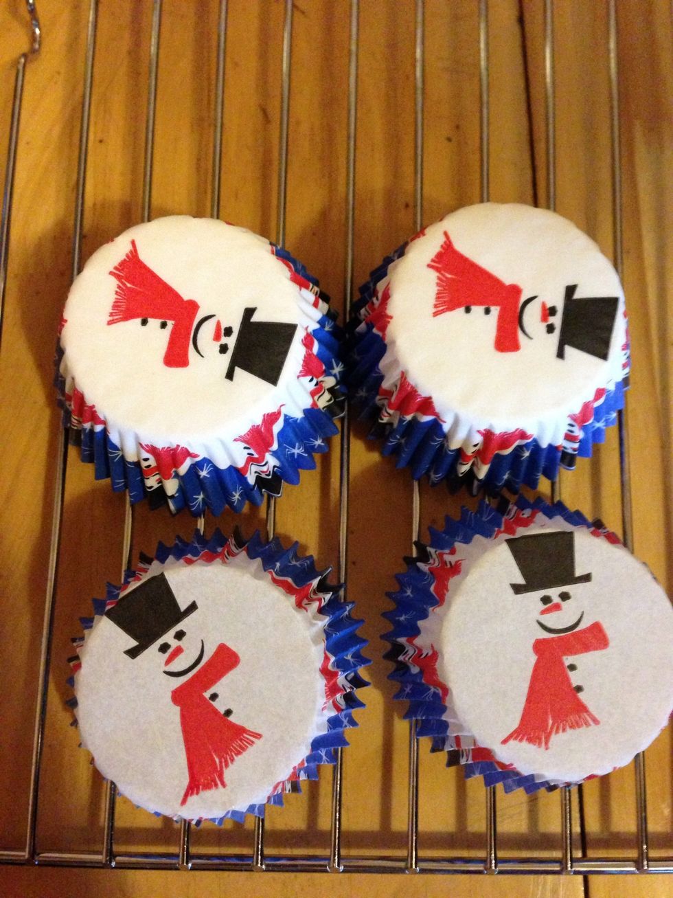 Prepare another set of cupcake paper for making santa cupcakes