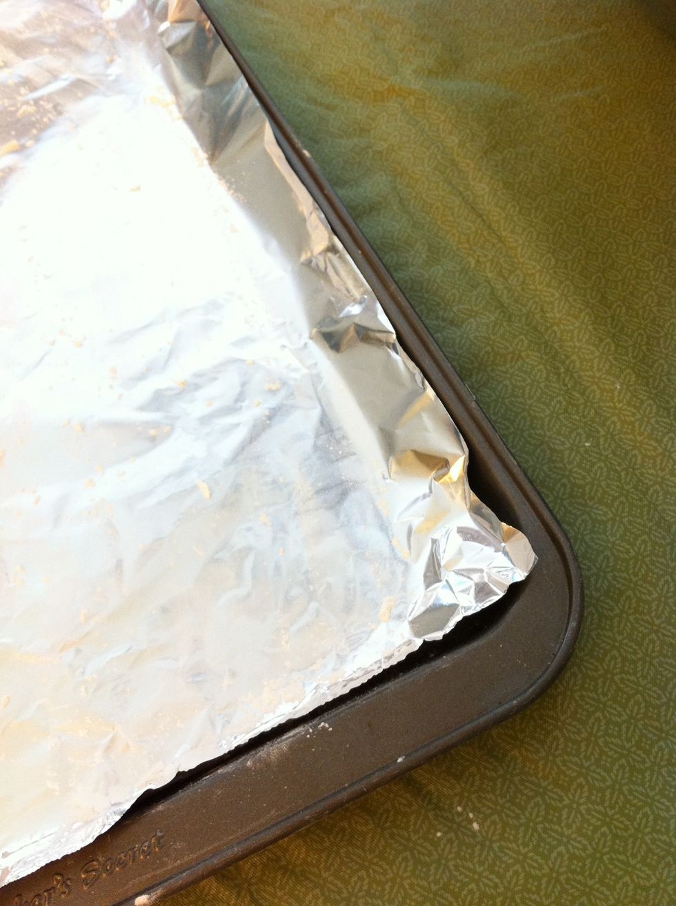 Prepare either plastic or metallic trays for storage of the fresh dumplings. Sprinkle flour to avoid sticking, and aluminum foil is used if dumplings are to be stored in freezer for later serving.