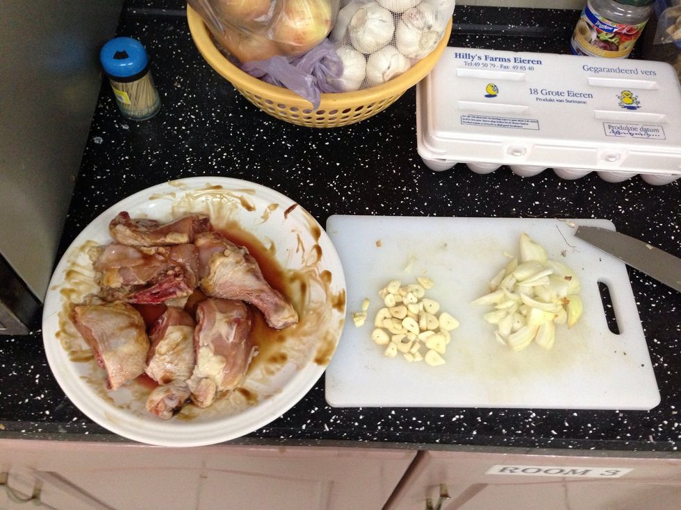 Prepare garlic and onion.