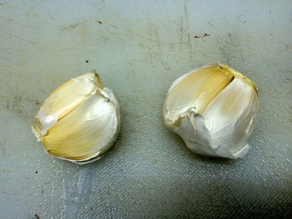 Prepare garlic cloves.