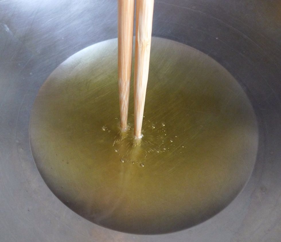 Prepare HOT oil to deep fry the floured ribs. To make sure the oil is hot enough, immerse a wooden chopstick into the oil. Bubbles will appear around the chopsticks when oil is hot enough for use.