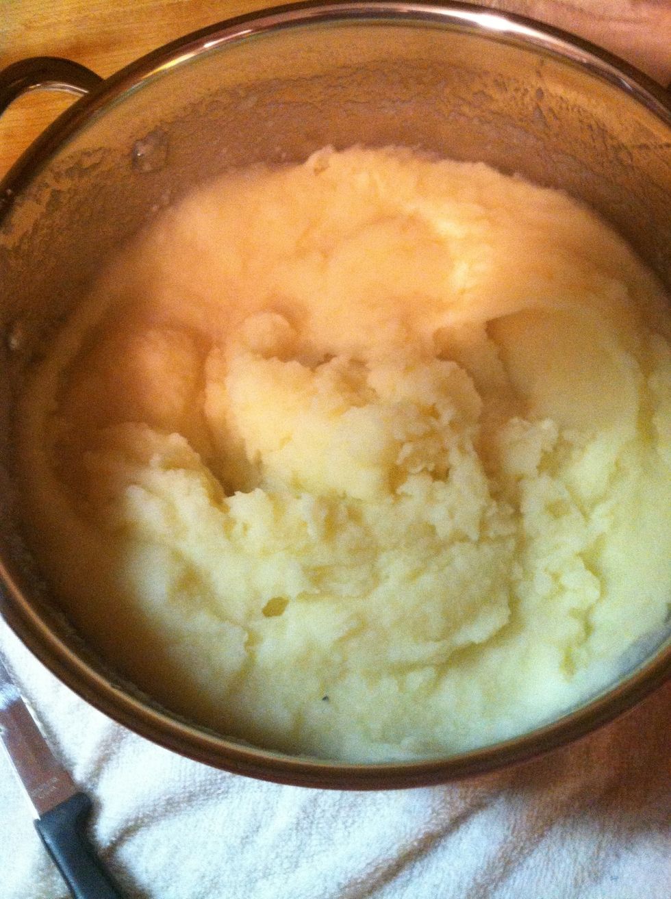 Prepare instant mashed according to directions on package. I used Betty Crocker Creamy Butter style.