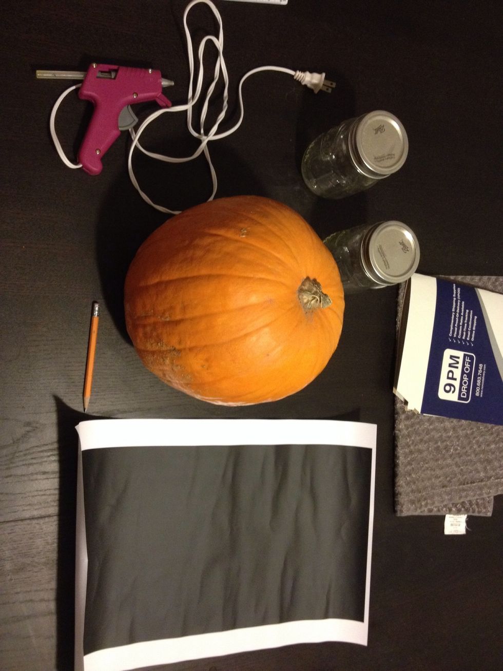 Prepare items as listed in previous page. The key is to pick a pumpkin with right proportion, try to pick relatively tall looking pumpkin that looks like Minion's head..