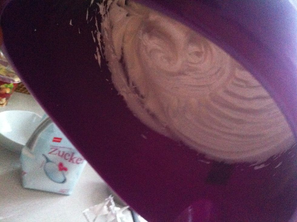 Prepare merengue topping. Whisk 3 egg whites and 150g sugar until stiff.