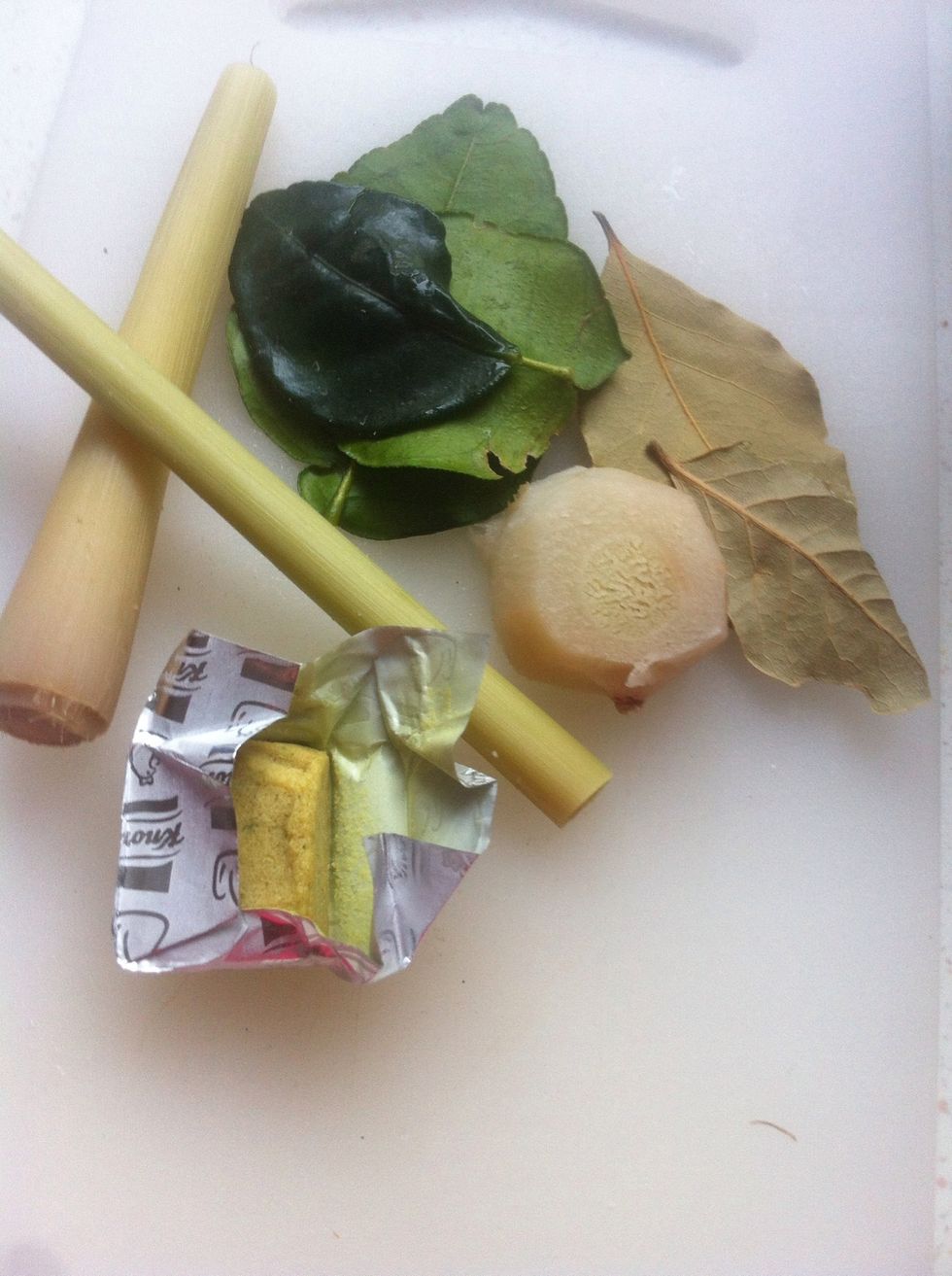 Prepare other ingredients: lime leaves, lemon gras, galangal and bay leaves. I also add chicken bouillon for taste, along with salt.