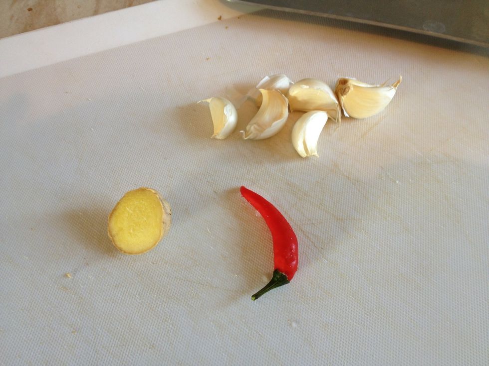 Prepare other ingredients while waiting for spaghetti to be cooked