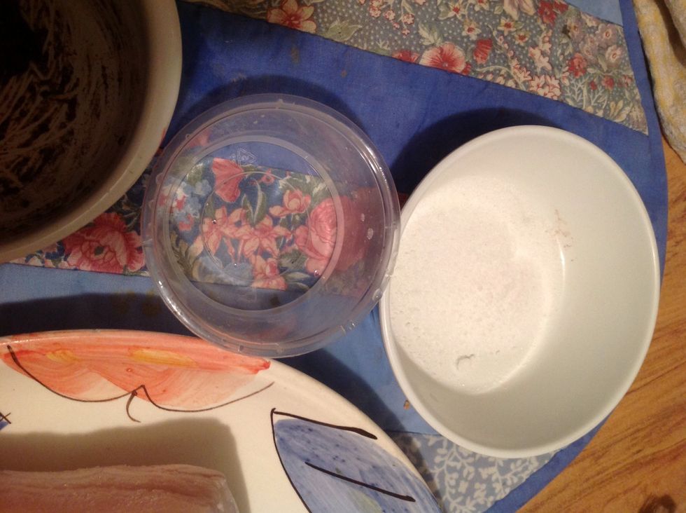 Prepare salt and vinegar in 2 separate bowls.  Then use brush to apply salt  and vinegar on pork skin ONLY. One layer of salt then one layer of vinegar till done