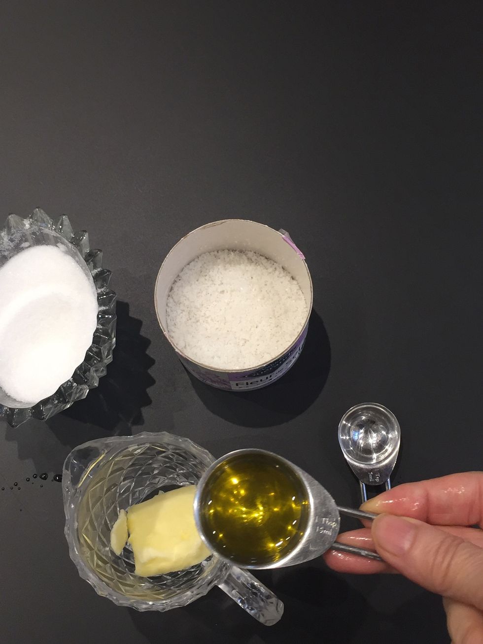 Prepare the basting mix. Put all the ingredients together and microwave until butter is melted. Stir well.