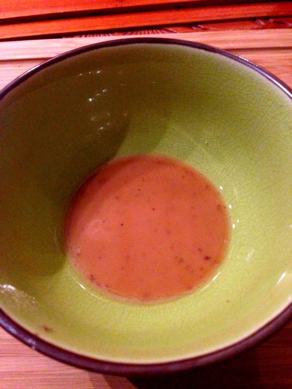 Prepare the dressing: put the sesame dressing, add mirin, sugar and soy sauce. Stir well. Add salt if needed.
