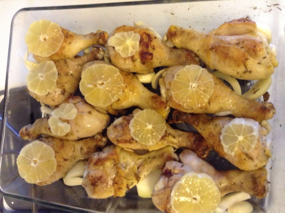Prepare the drums in oven dish, add some lemon slices on top of the chicken