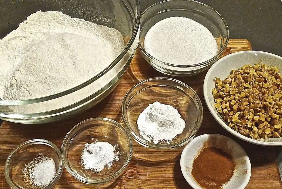 Prepare the DRY ingredients needed to bake the muffins. Details of ingredients are in SUPPLIES of snapguide or please access http://www.huangkitchen.com/dainty-banana-walnut-muffins/ for more details.