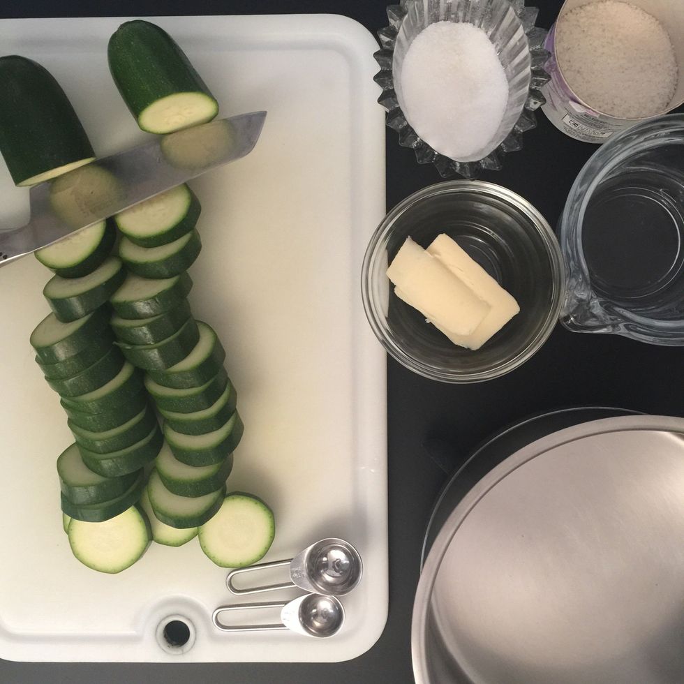 Prepare the glazed courgettes