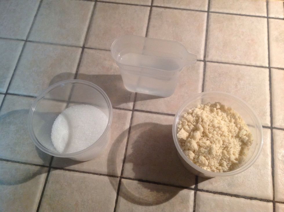 Prepare the ingredients for the filing.