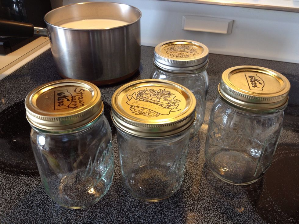 Prepare the jars. If you don't have these, you can use any airtight containers.