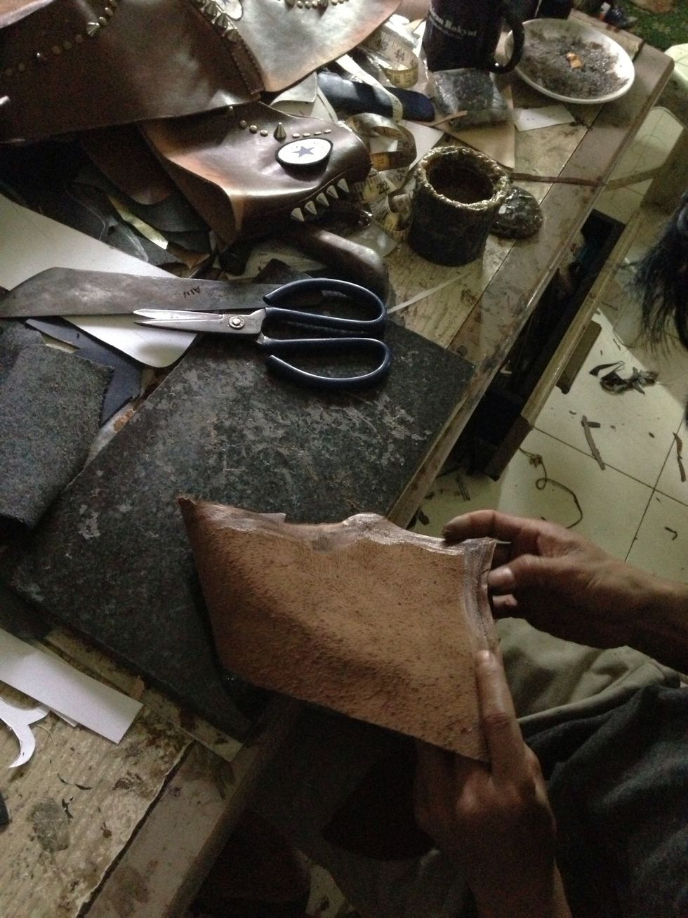 Prepare the lining to be unite with the upper by gluing them together