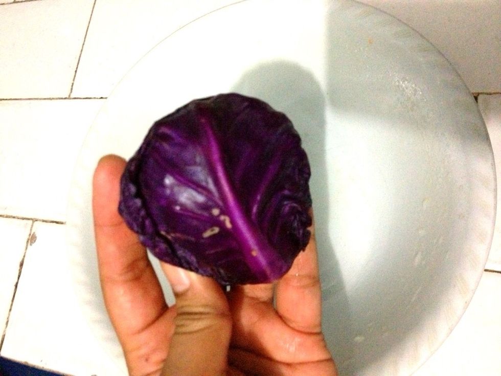 Prepare the red cabbage and thinly sliced some. Only mix in the sliced red cabbage with a quick toss so its color doesnt bleed