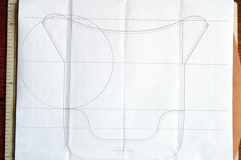 Prepare the template that is larger than the actual size of the glasses.