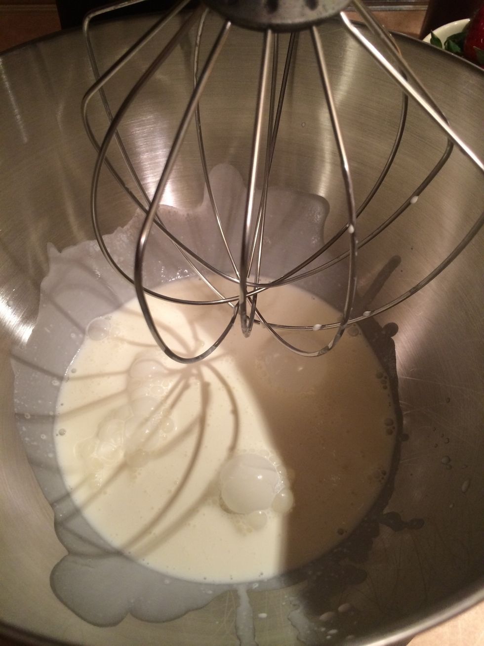 Prepare the whipped cream topping. Add 2 cups heavy cream to a mixing bowl.