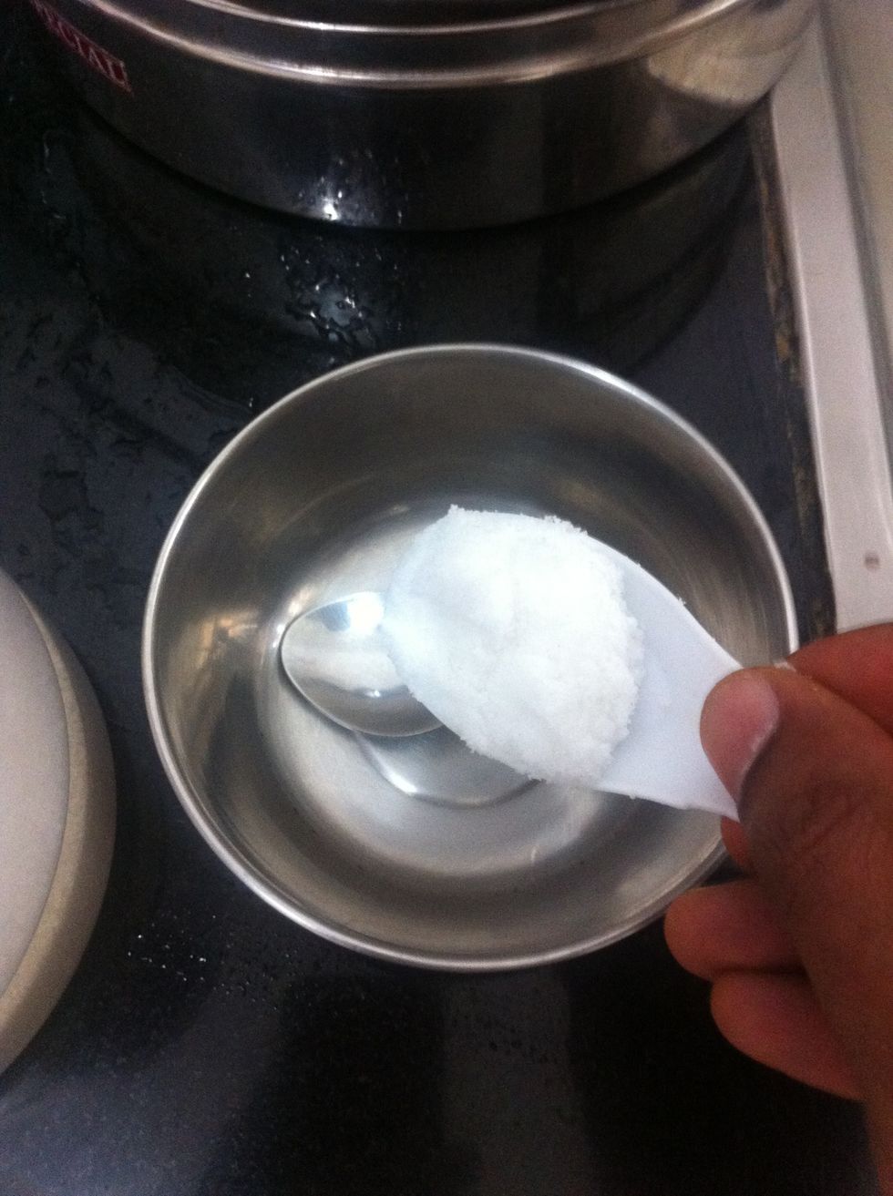 Prepare this salt ( optional - sugar ) solution