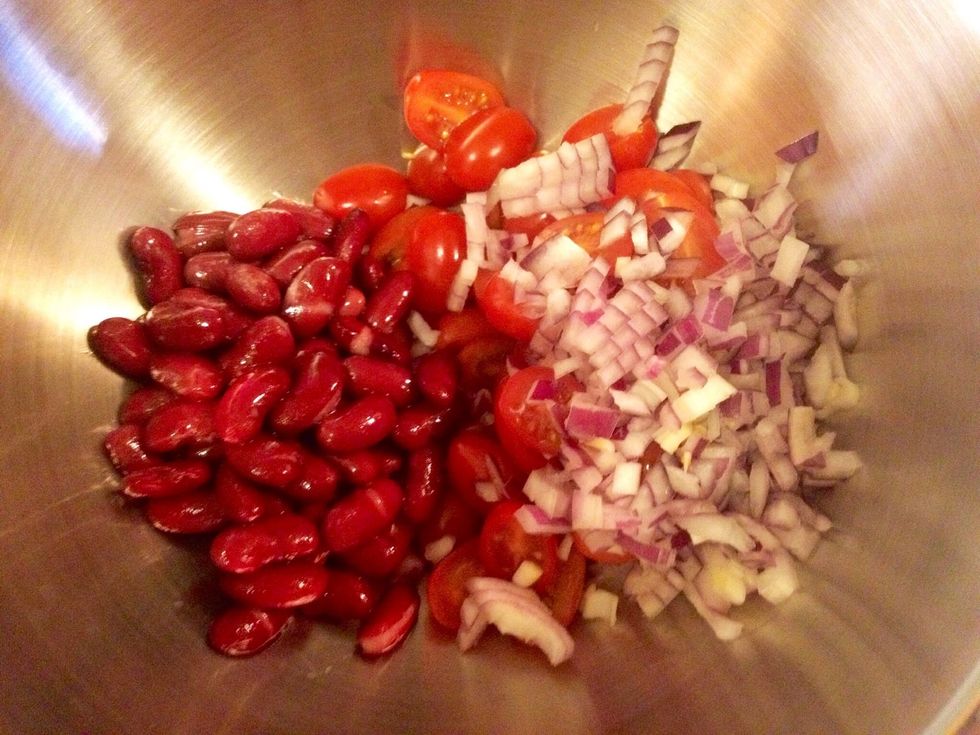 Prepare whatever you want in the salad.