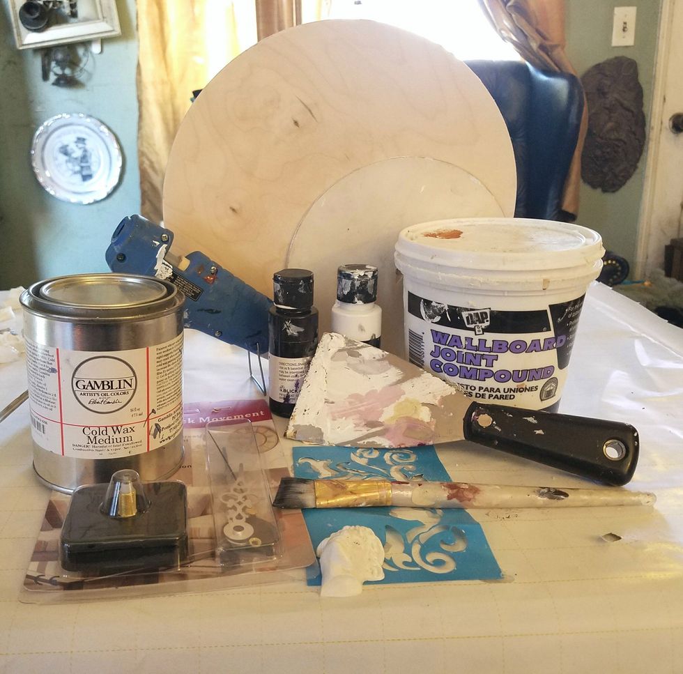 Prepare wooden disc. Drill hole for clock movement according to size recommended for clock in center of 10 inch ring To find center use CD or DVD and 3 quarters as shown in 1A.