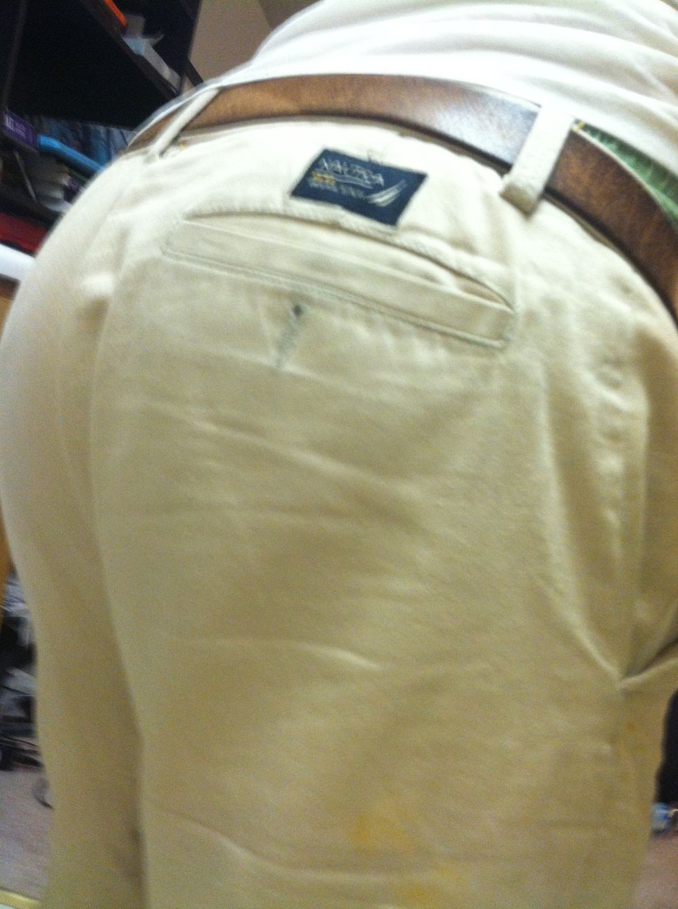 Prepare your butt for sitting by bending over slightly. Place your butt so it hovers over the horizontal surface of the chair.