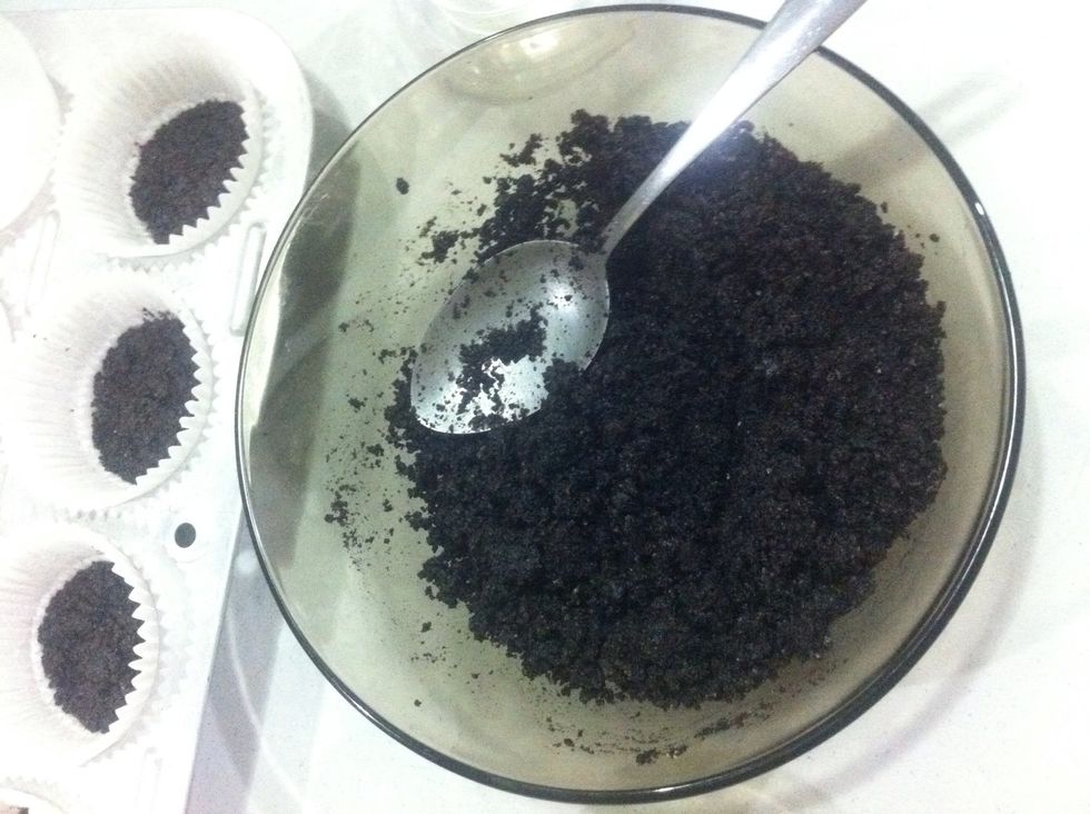 Prepare your crust. I have prepared my oreo crust for my Roasted Walnut Maple Cheesecake Cupcake.