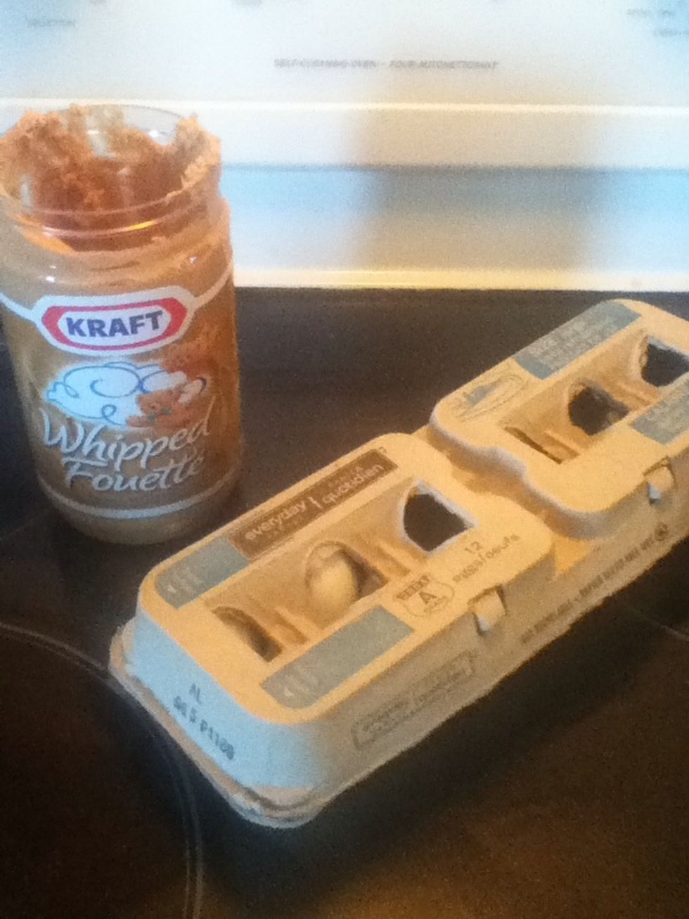 Prepare your ingredients of egg, sugar and peanut butter. The type of peanut butter affects the taste!