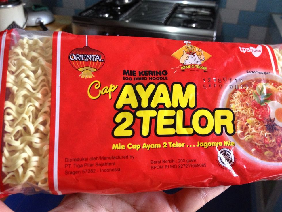 Prepare your noodles. You can use any brand indeed, but I found egg-noodles is the best :)