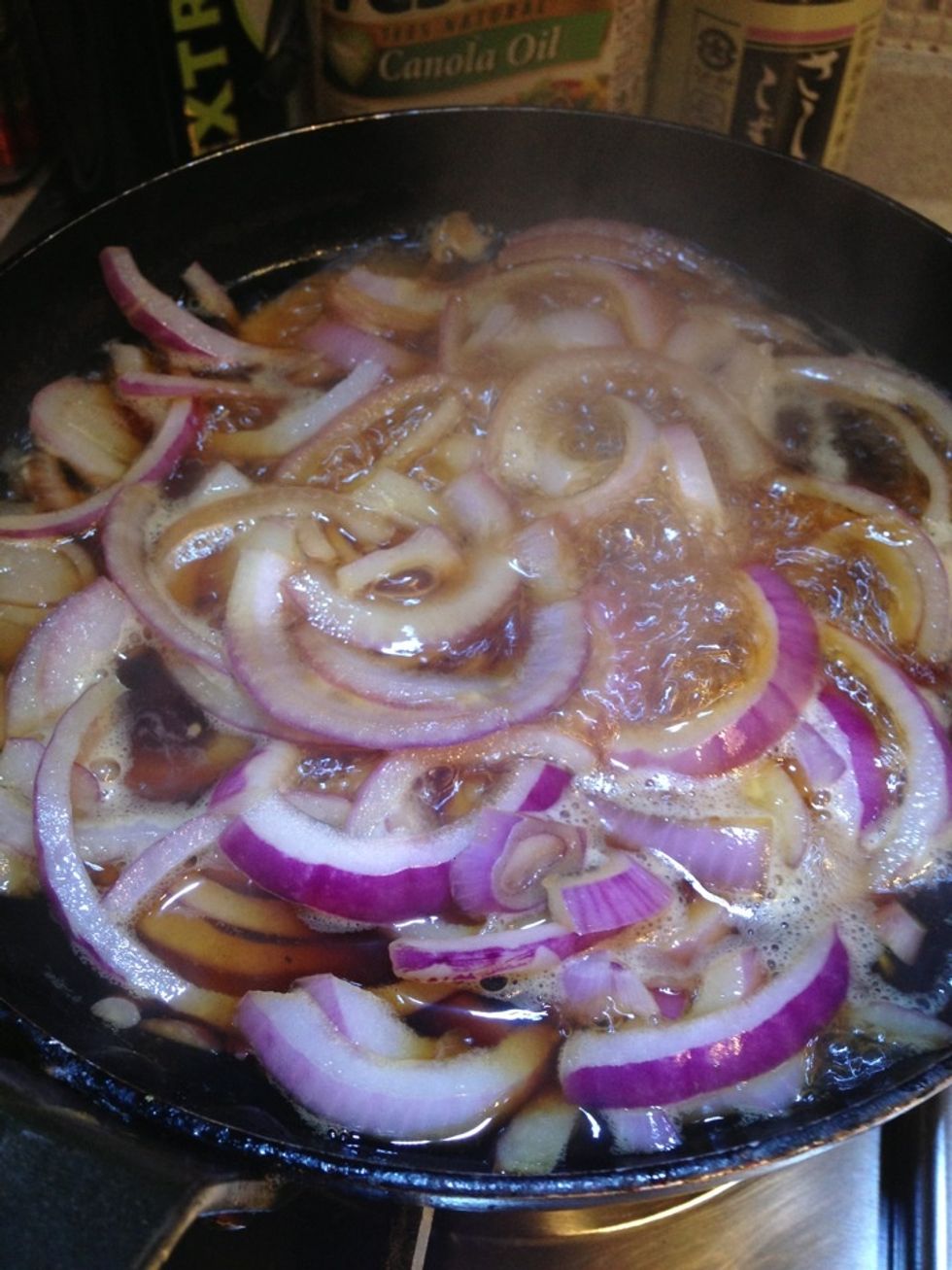 Preparing the gravy. Pour the dashi broth, soy sauce, mirin and sugar into a heated pan in medium heat. Allow sugar to dissolve and place the onion in to the pan. Saut\u00e9 until onions are softened.