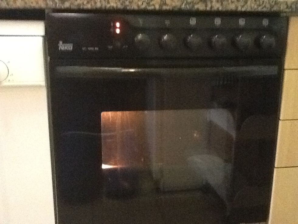 Prescalfem el forn 5 minuts a 180\u00ba