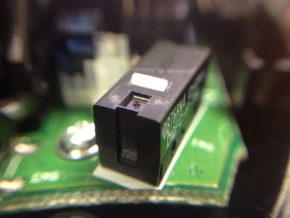 Press down to reattach the cover. Do to any other button. The resemble the mouse