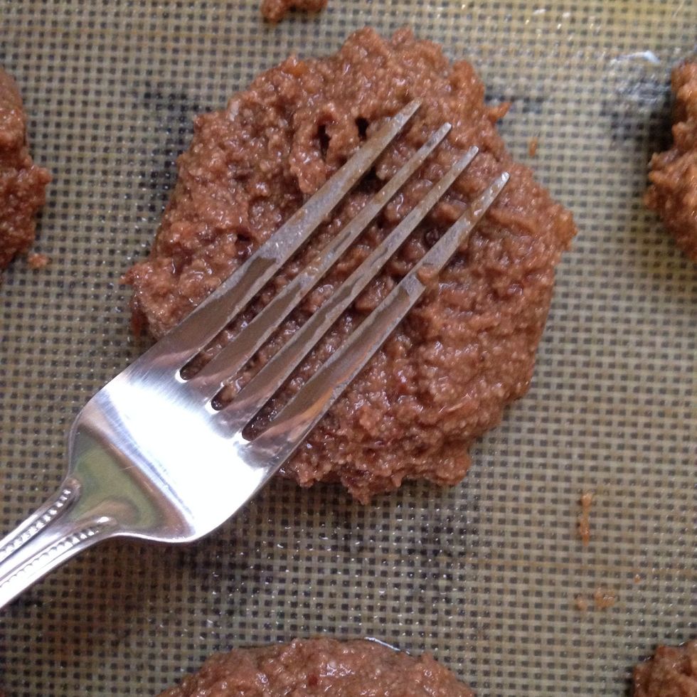 Press it to flatten a little with a fork.