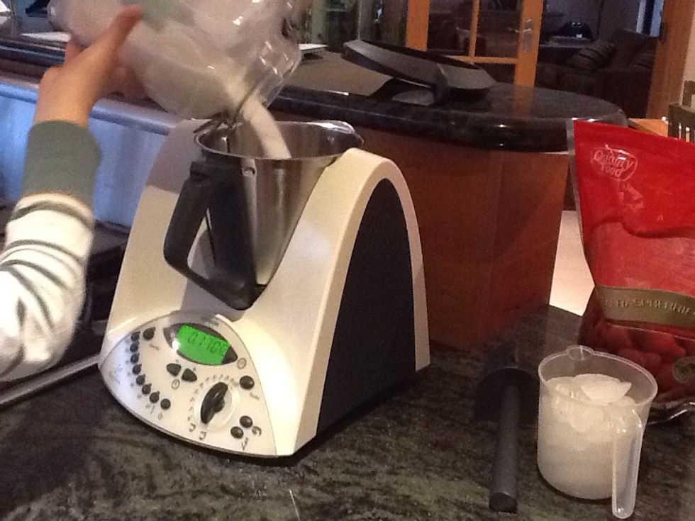 Press the measure button and pour in the 150g of sugar. Close the lid making sure you hear a beep.