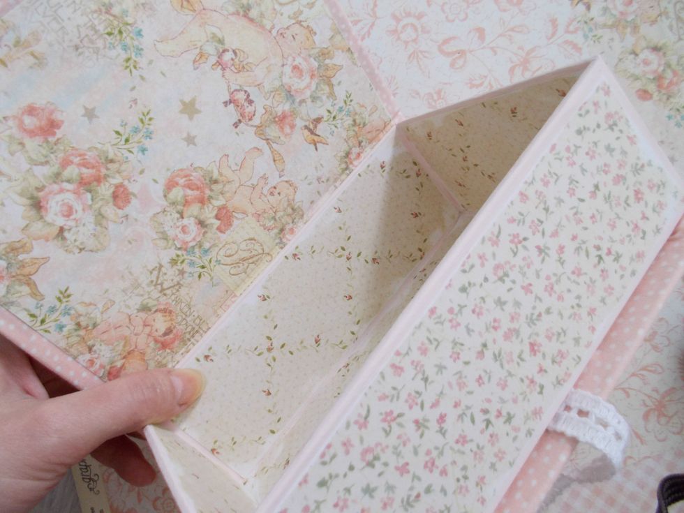 Press the sidewall strongly so that it is well stuck.