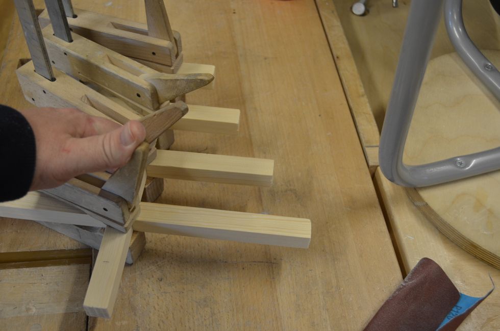 Pressa samman dem med tvingar.