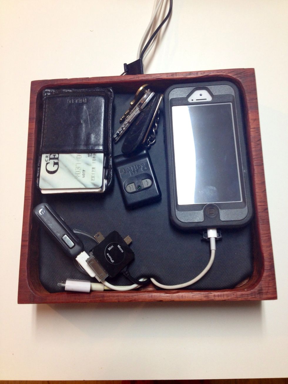 Pretty cool gentleman's electronic valet ready for action.