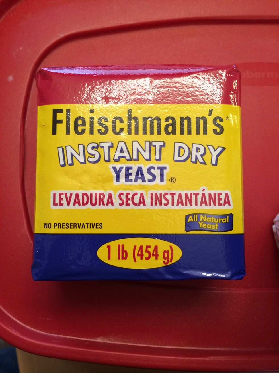 Pretty much any instant yeast works.