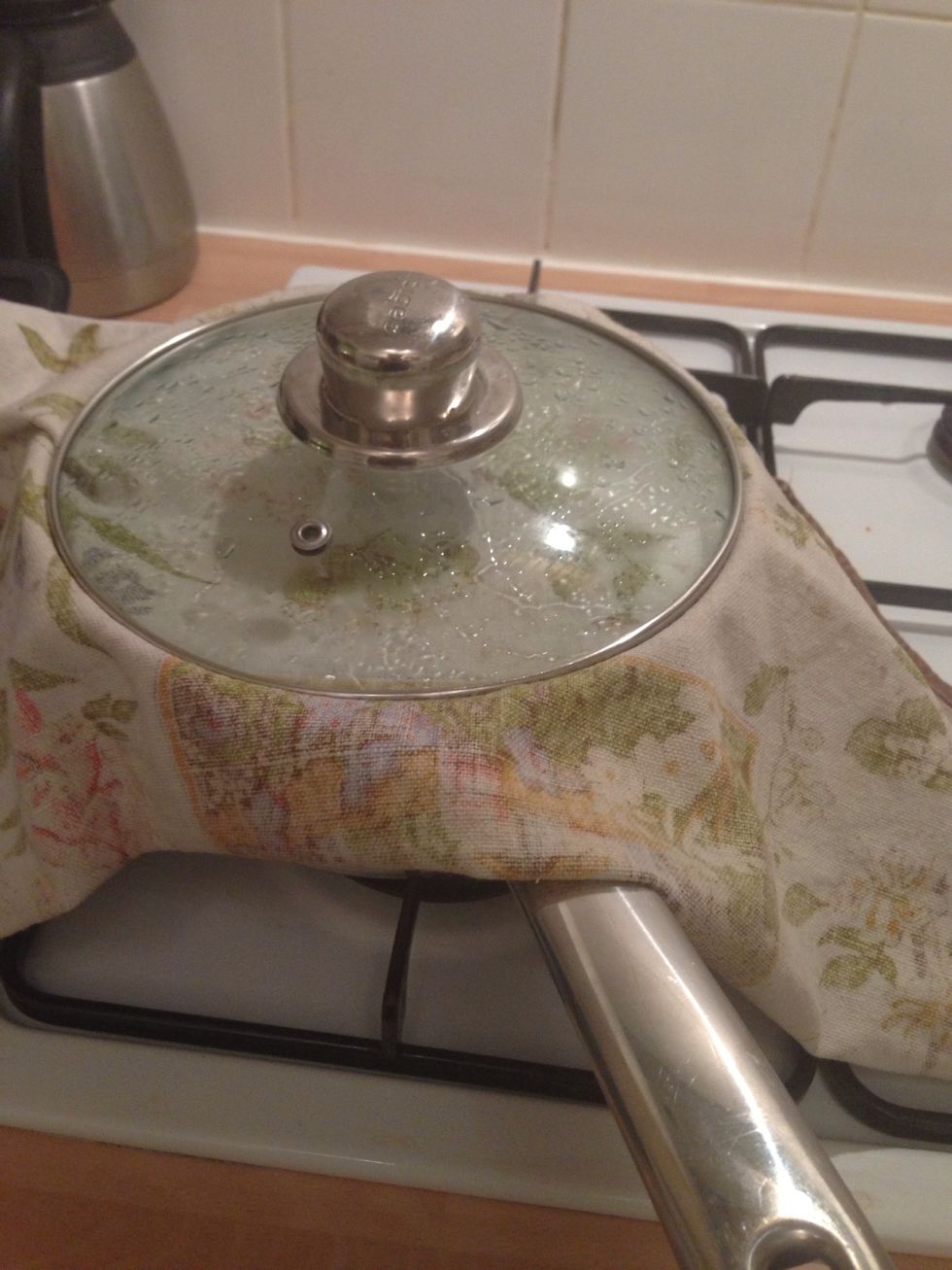 Process 4. STAND TO STEAM - Cover the pot with clean cloth and leave for 10 minutes to steam. The cloth is to prevent the water on the lid dropping on the rice.