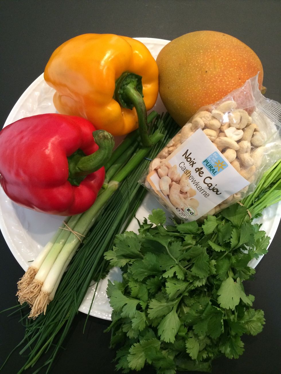 Proposed ingredients.. Yellow and red bell peppers, scallions coriander (while mango and cashews could b added to give it a thai aspect..optional)